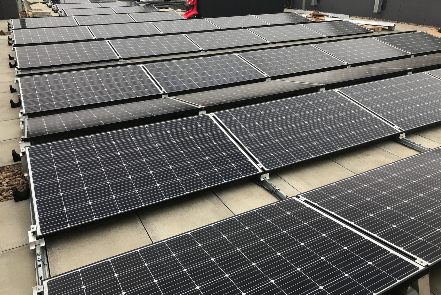 ValkPro+ Süd und Ost-West L10 Flachdachsystem Unterkonstruktion Querformat